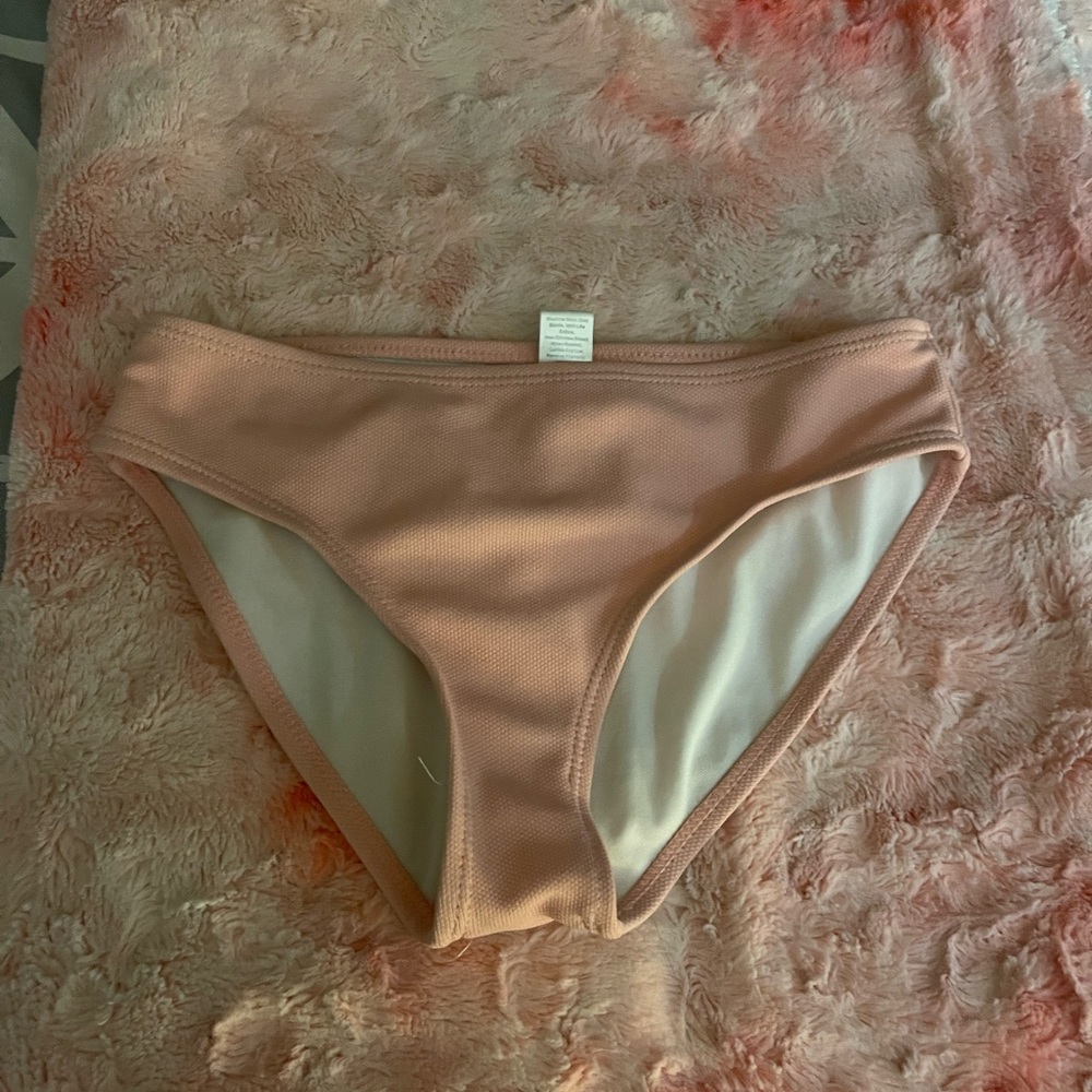 Swimsuits - Picture 3 of 4